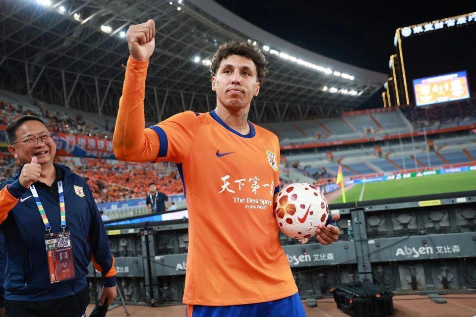 中超球员身价更新!克雷桑400万居首,王钰栋180万本土之首